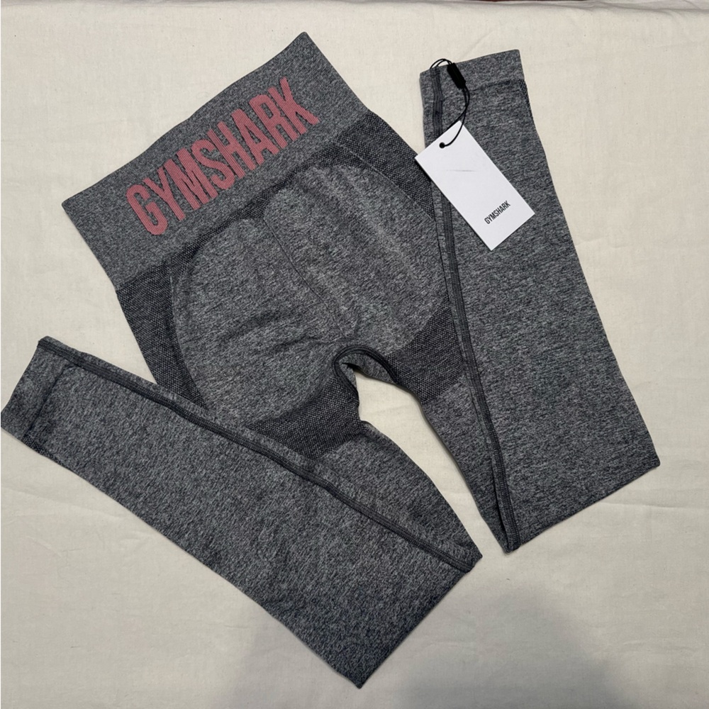 NEW GYMSHARK LEGGING SIZE SMALL